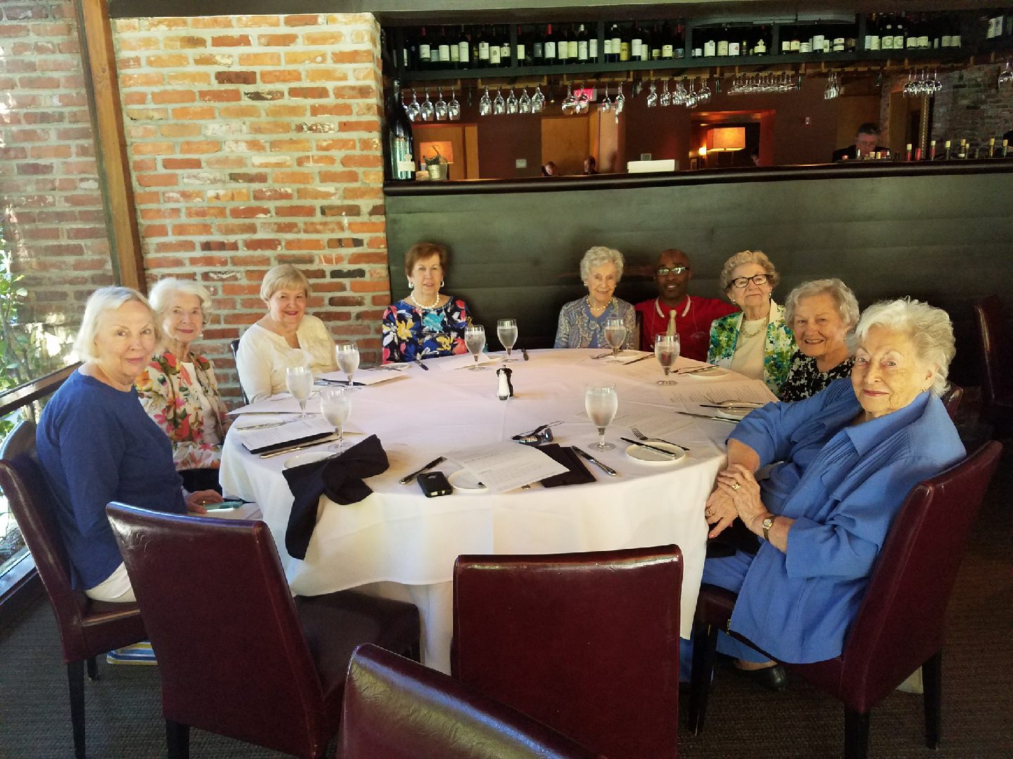 Lunceon with discount benefits Ladies having lunch with discount