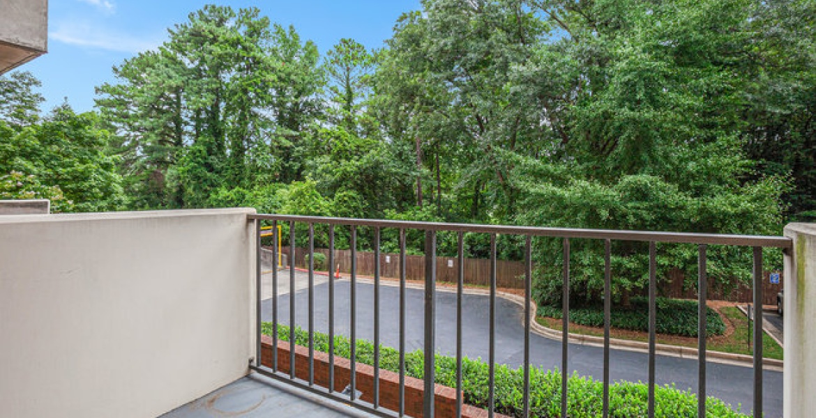 300 Johnson Ferry Rd NE, Sandy Springs, Georgia 30328, ,Condo,For Sale,Johnson Ferry Rd NE,1121