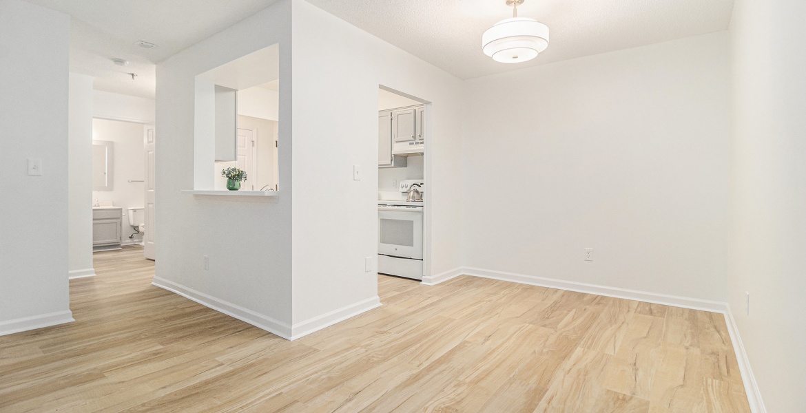 300 Johnson Ferry Rd NE, Sandy Springs, Georgia 30328, ,Condo,For Sale,Johnson Ferry Rd NE,1121