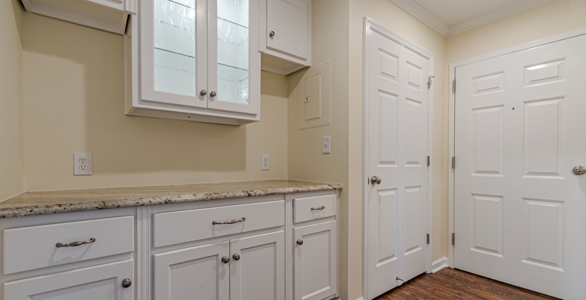 300 Johnson Ferry Rd NE, Sandy Springs, Georgia 30328, ,Condo,For Lease,Johnson Ferry Rd NE,1146