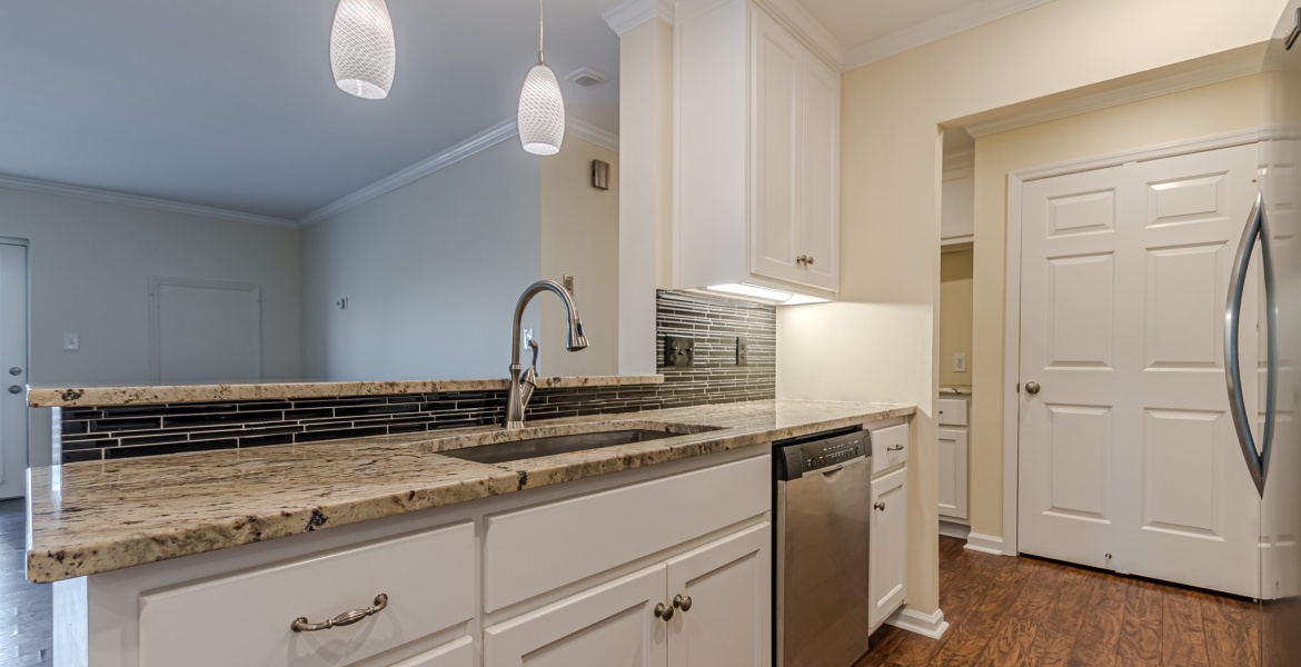 300 Johnson Ferry Rd NE, Sandy Springs, Georgia 30328, ,Condo,For Lease,Johnson Ferry Rd NE,1146