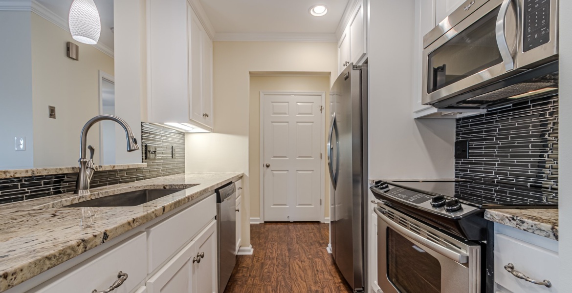300 Johnson Ferry Rd NE, Sandy Springs, Georgia 30328, ,Condo,For Lease,Johnson Ferry Rd NE,1146