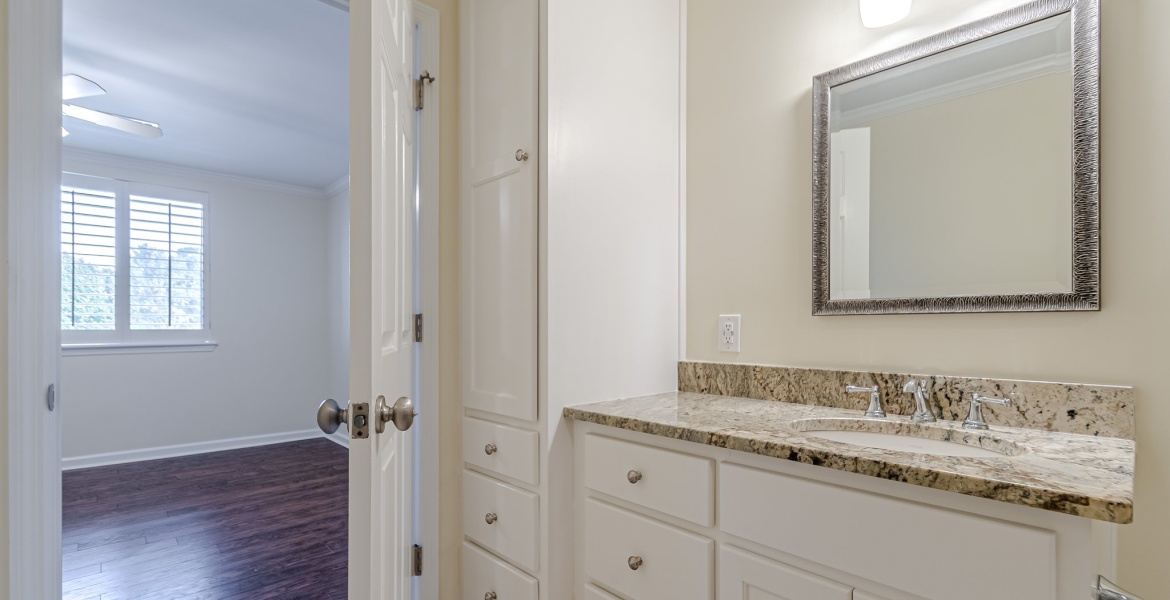 300 Johnson Ferry Rd NE, Sandy Springs, Georgia 30328, ,Condo,For Lease,Johnson Ferry Rd NE,1146