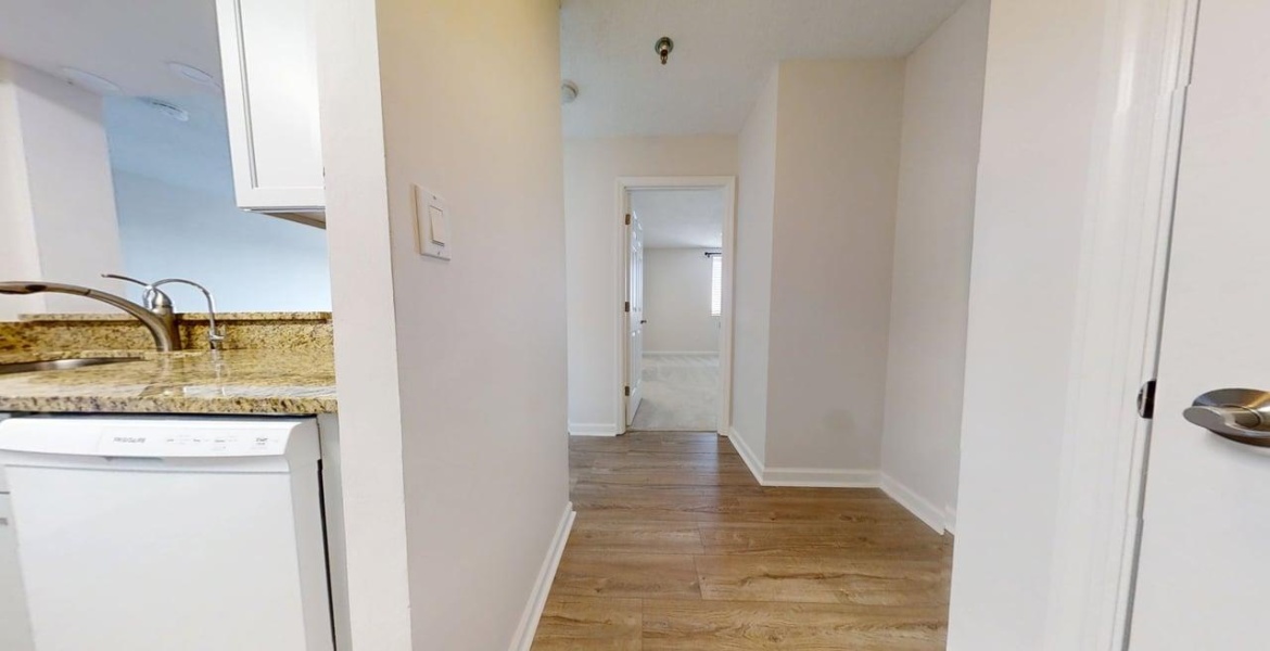 300 Johnson Ferry Rd. NE, Sandy Springs, Georgia 30328, ,Condo,For Sale,Mount Vernon Towers,Johnson Ferry Rd. NE,9,1153
