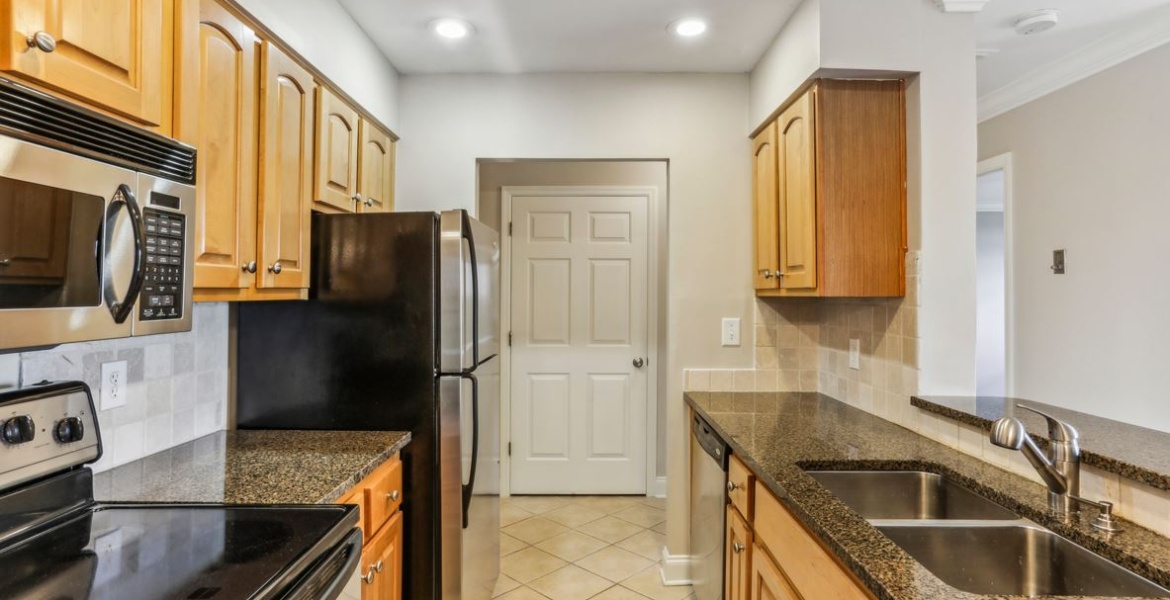300 Johnson Ferry Rd. NE, Sandy Springs, Georgia 30328, ,Condo,For Sale,Mount Vernon Towers,Johnson Ferry Rd. NE,9,1159