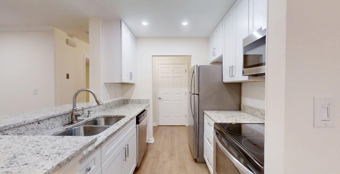 300 Johnson Ferry Rd NE, Sandy Springs, Georgia 30328, ,Condo,For Lease,Johnson Ferry Rd NE,1161