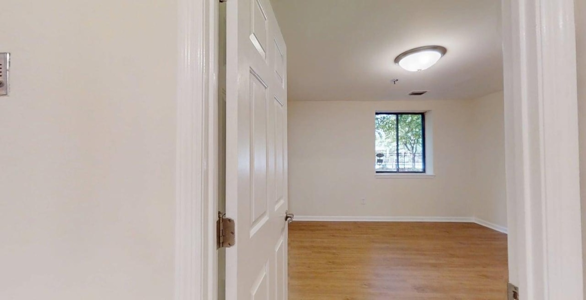 300 Johnson Ferry Rd NE, Sandy Springs, Georgia 30328, ,Condo,For Lease,Johnson Ferry Rd NE,1161