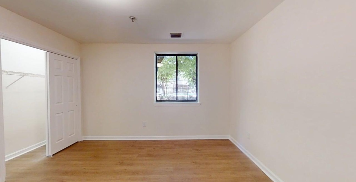 300 Johnson Ferry Rd NE, Sandy Springs, Georgia 30328, ,Condo,For Lease,Johnson Ferry Rd NE,1161
