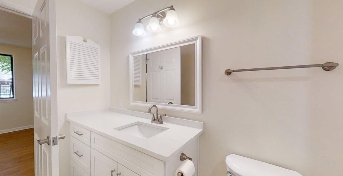 300 Johnson Ferry Rd NE, Sandy Springs, Georgia 30328, ,Condo,For Lease,Johnson Ferry Rd NE,1161
