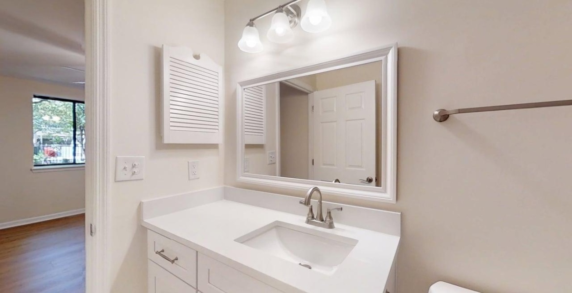 300 Johnson Ferry Rd NE, Sandy Springs, Georgia 30328, ,Condo,For Lease,Johnson Ferry Rd NE,1161