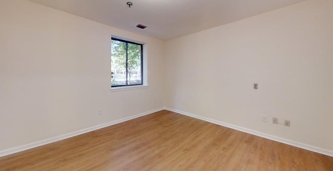 300 Johnson Ferry Rd NE, Sandy Springs, Georgia 30328, ,Condo,For Lease,Johnson Ferry Rd NE,1161