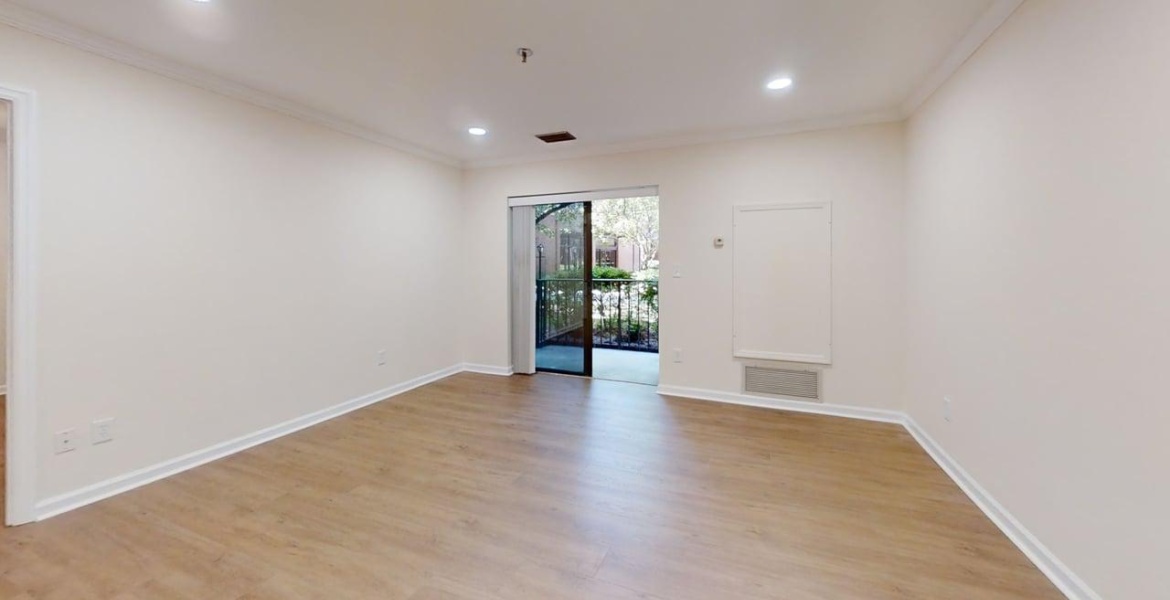 300 Johnson Ferry Rd NE, Sandy Springs, Georgia 30328, ,Condo,For Lease,Johnson Ferry Rd NE,1161
