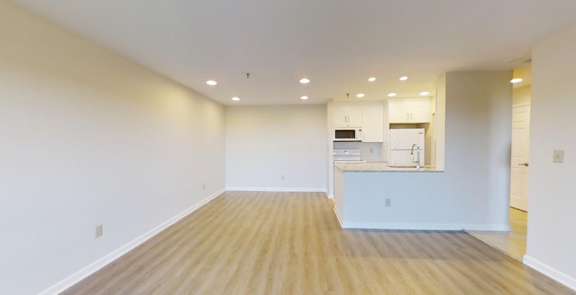 300 Johnson Ferry Rd NE, Sandy Springs, Georgia 30328, ,Condo,For Lease,Johnson Ferry Rd NE,1163