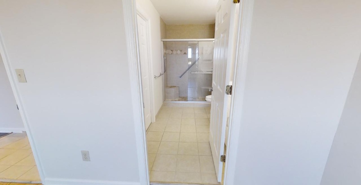 300 Johnson Ferry Rd NE, Sandy Springs, Georgia 30328, ,Condo,For Lease,Johnson Ferry Rd NE,1163