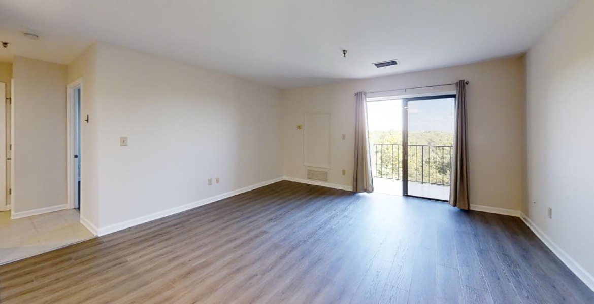 300 Johnson Ferry Rd NE, Sandy Springs, Georgia 30328, ,Condo,For Lease,Johnson Ferry Rd NE,1163