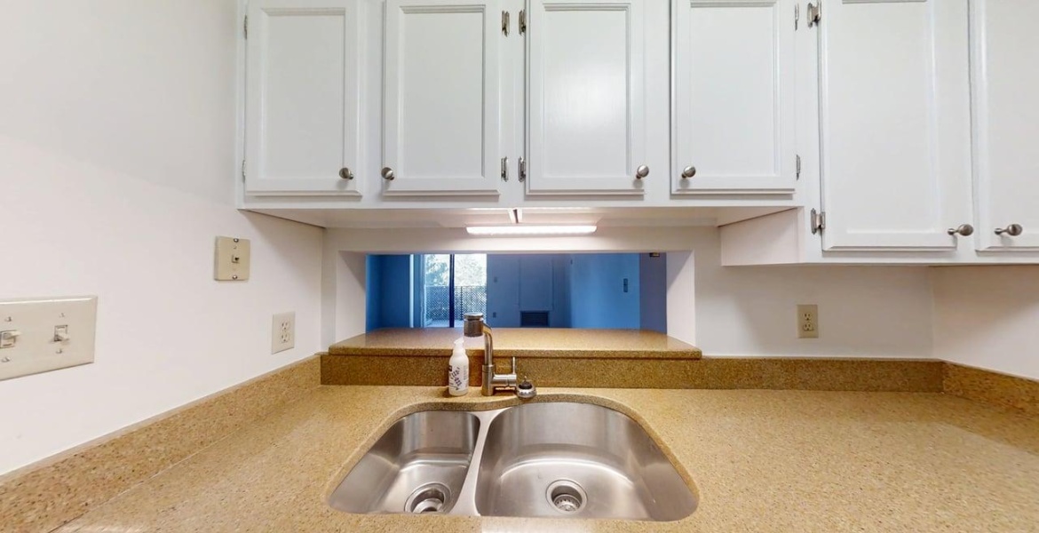 300 Johnson Ferry Rd NE, Sandy Springs, Georgia 30328, ,Condo,For Sale,Johnson Ferry Rd NE,1165