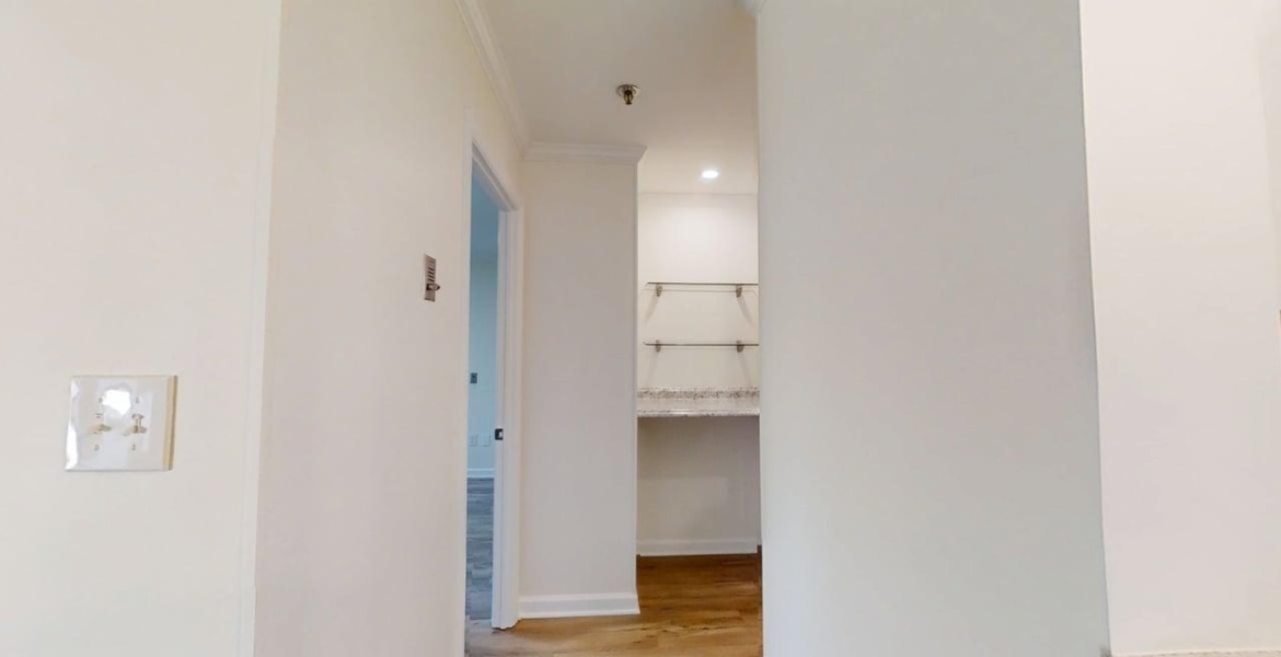 300 Johnson Ferry Rd NE, Sandy Springs, Georgia 30328, ,Condo,For Lease,Johnson Ferry Rd NE,1167