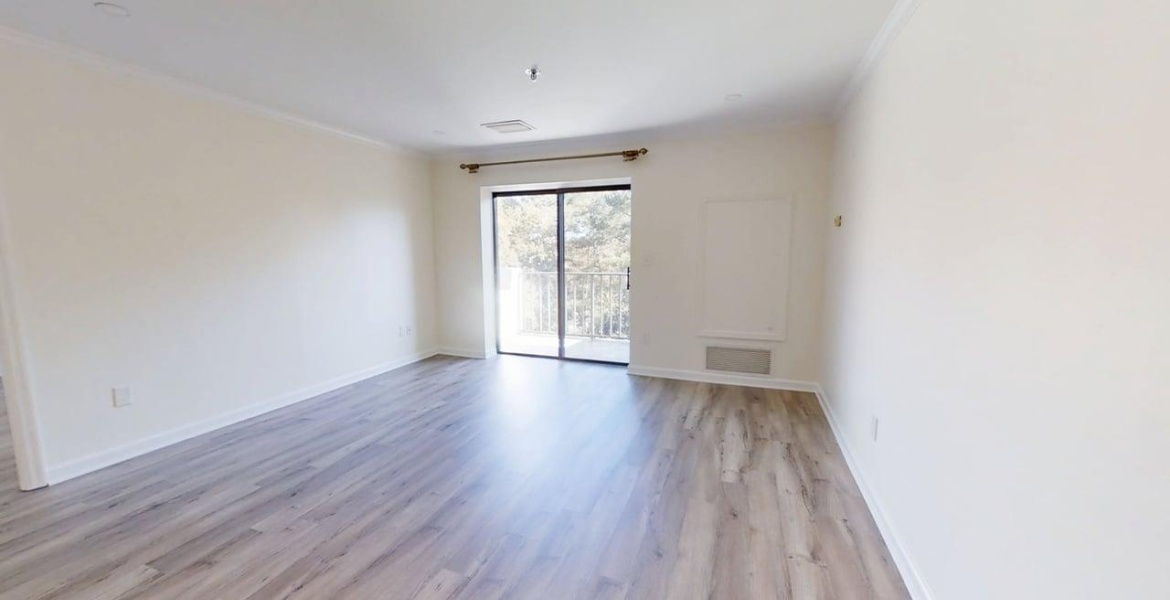 300 Johnson Ferry Rd NE, Sandy Springs, Georgia 30328, ,Condo,For Lease,Johnson Ferry Rd NE,1167