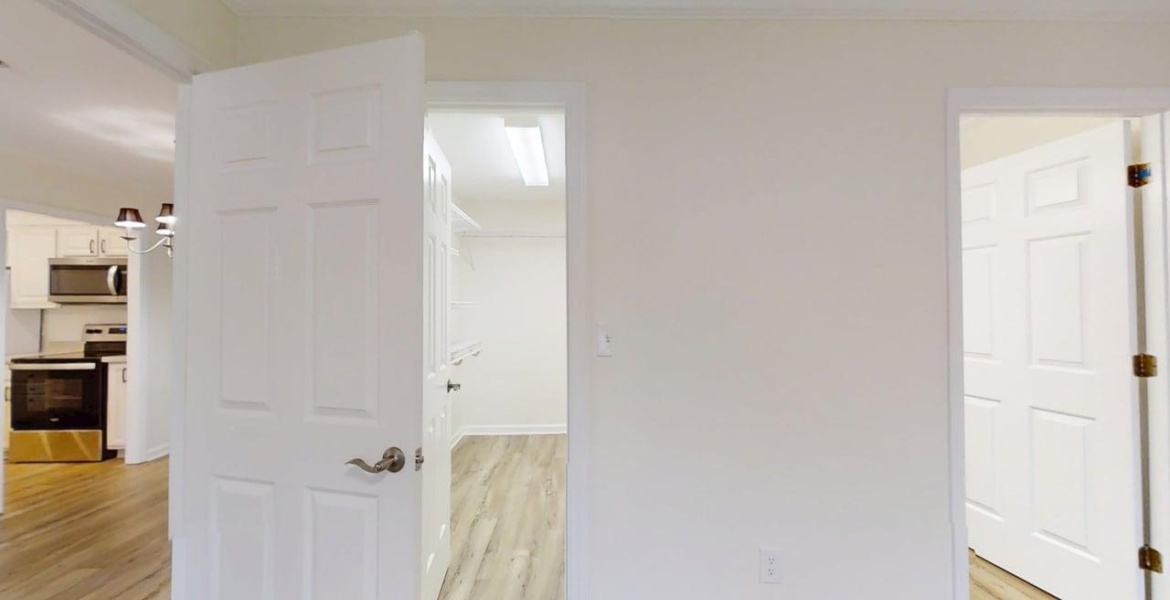 300 Johnson Ferry Rd NE, Sandy Springs, Georgia 30328, ,Condo,For Lease,Johnson Ferry Rd NE,1167