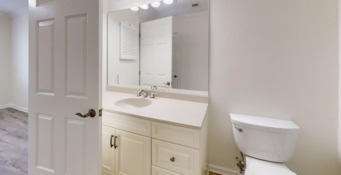 300 Johnson Ferry Rd NE, Sandy Springs, Georgia 30328, ,Condo,For Lease,Johnson Ferry Rd NE,1167