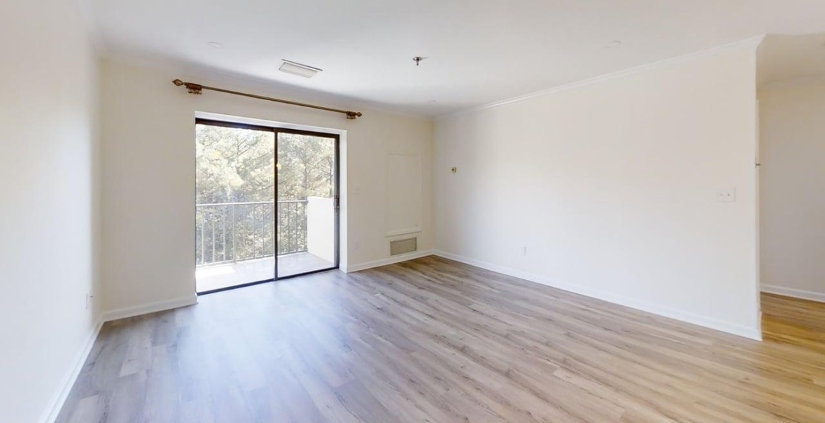 300 Johnson Ferry Rd NE, Sandy Springs, Georgia 30328, ,Condo,For Lease,Johnson Ferry Rd NE,1167