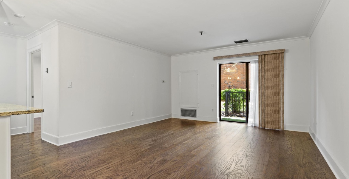 300 Johnson Ferry Rd NE, Sandy Springs, Georgia 30328, ,Condo,For Lease,Johnson Ferry Rd NE,1168