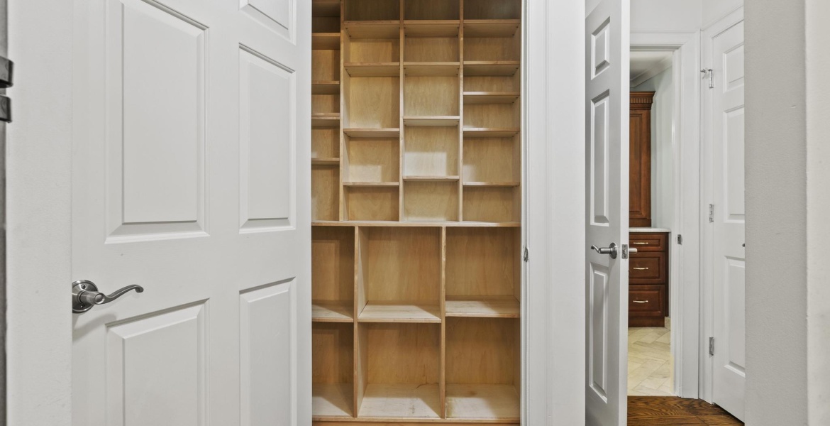 300 Johnson Ferry Rd NE, Sandy Springs, Georgia 30328, ,Condo,For Lease,Johnson Ferry Rd NE,1168