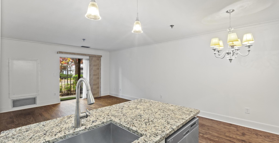 300 Johnson Ferry Rd NE, Sandy Springs, Georgia 30328, ,Condo,For Lease,Johnson Ferry Rd NE,1168