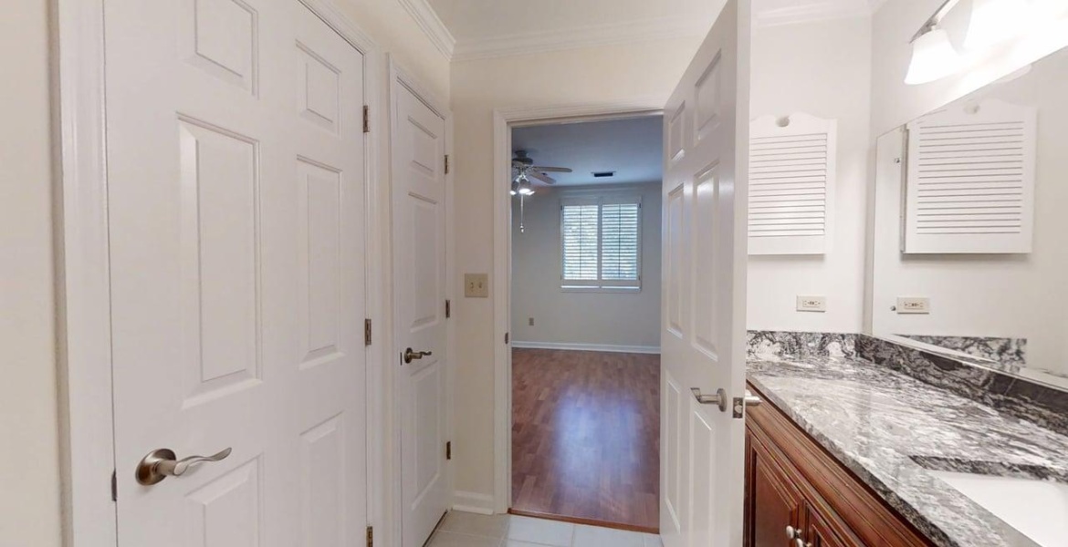 300 Johnson Ferry Rd NE, Sandy Springs, Georgia 30328, ,Condo,For Lease,Johnson Ferry Rd NE,1170