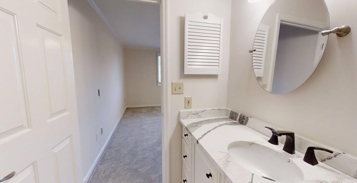 300 Johnson Ferry Rd NE, Sandy Springs, Georgia 30328, ,Condo,For Lease,Johnson Ferry Rd NE,1170