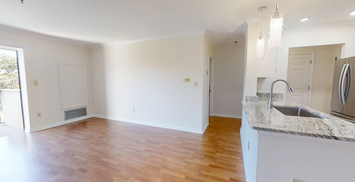 300 Johnson Ferry Rd NE, Sandy Springs, Georgia 30328, ,Condo,For Lease,Johnson Ferry Rd NE,1170