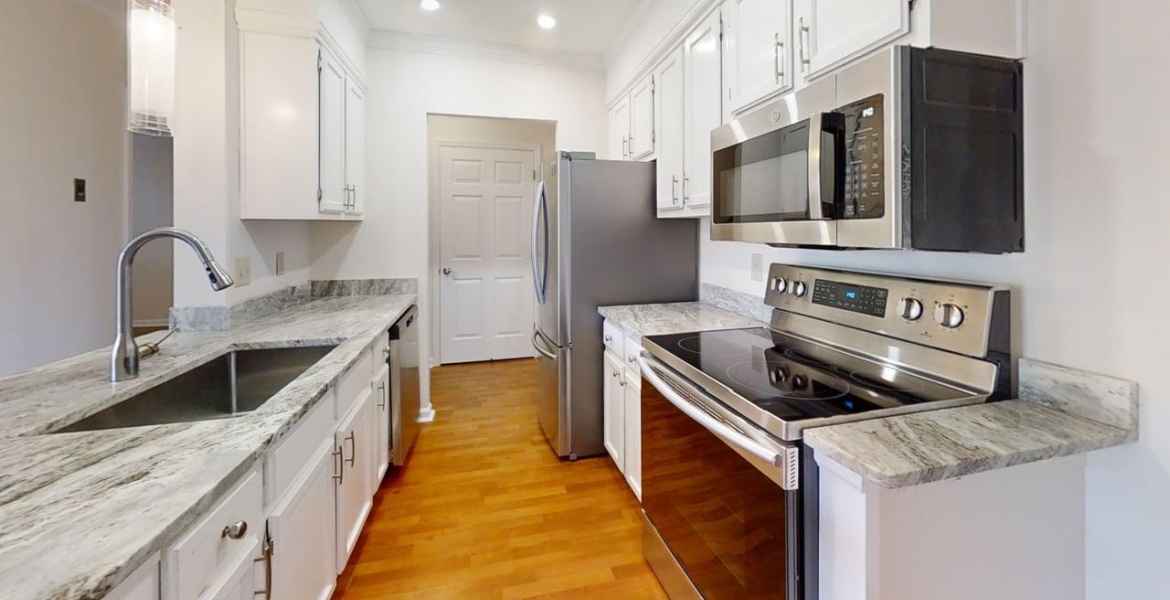 300 Johnson Ferry Rd NE, Sandy Springs, Georgia 30328, ,Condo,For Lease,Johnson Ferry Rd NE,1170