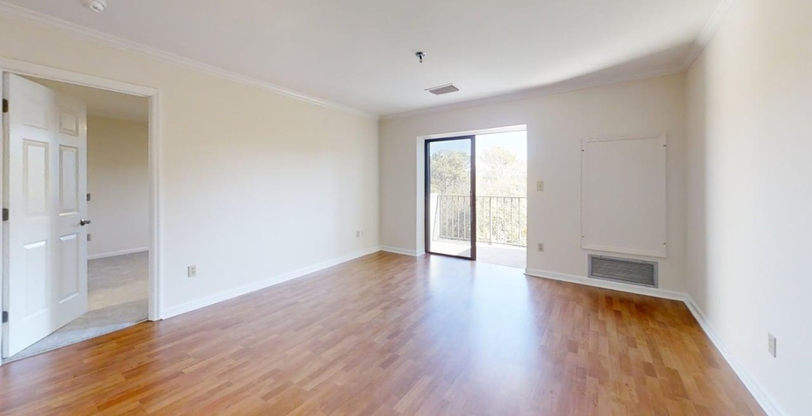 300 Johnson Ferry Rd NE, Sandy Springs, Georgia 30328, ,Condo,For Lease,Johnson Ferry Rd NE,1170