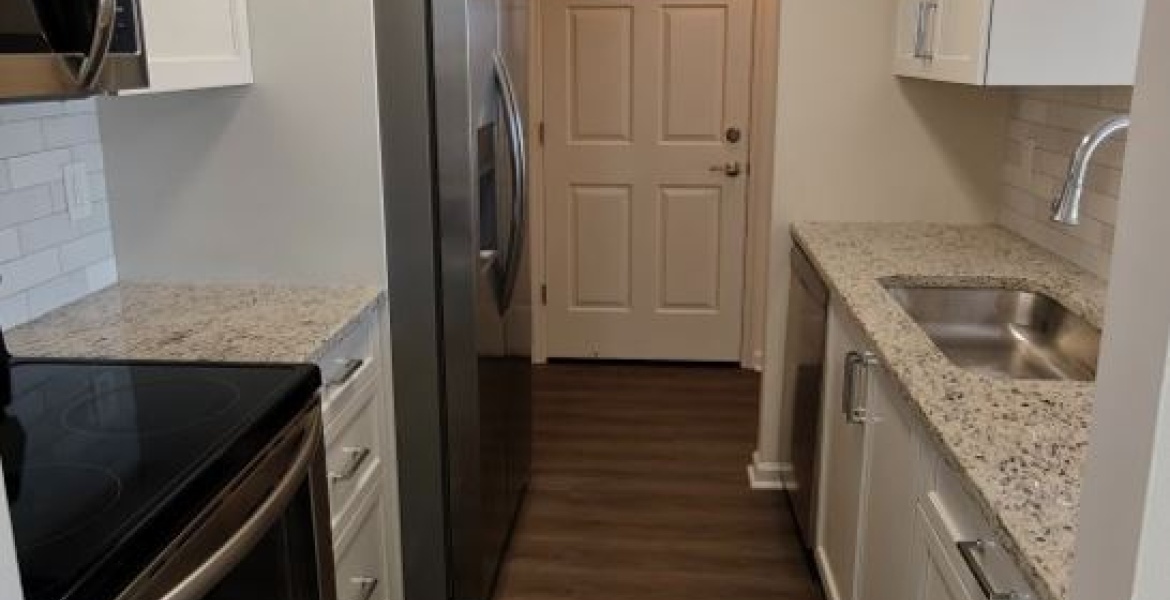 300 Johnson Ferry Rd NE, Sandy Springs, Georgia 30328, ,Condo,For Lease,Johnson Ferry Rd NE,1172