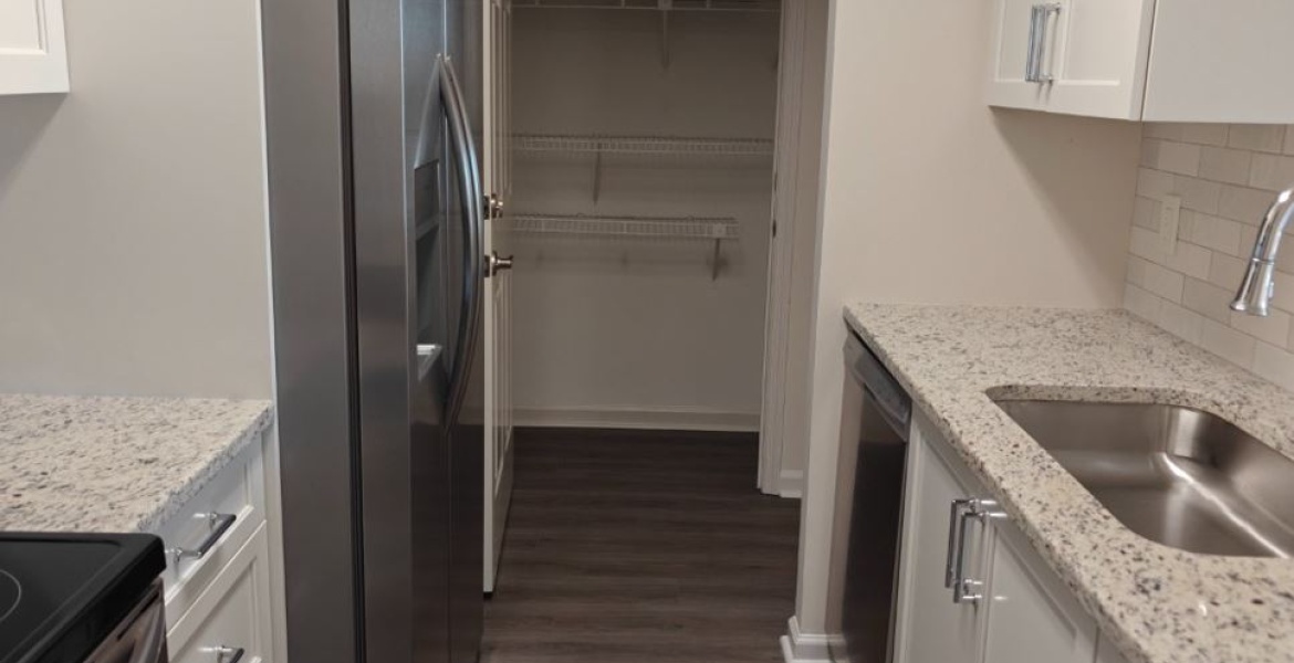 300 Johnson Ferry Rd NE, Sandy Springs, Georgia 30328, ,Condo,For Lease,Johnson Ferry Rd NE,1172