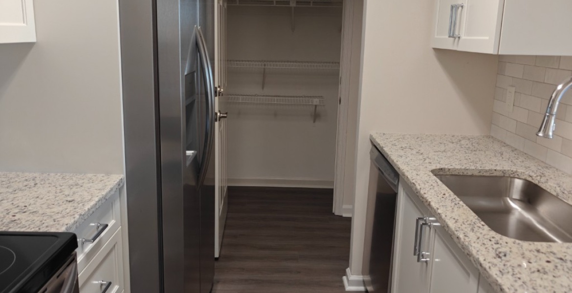 300 Johnson Ferry Rd NE, Sandy Springs, Georgia 30328, ,Condo,For Lease,Johnson Ferry Rd NE,1172