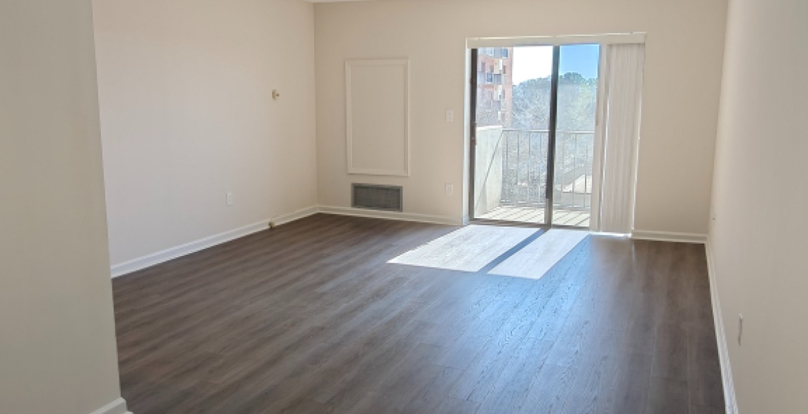 300 Johnson Ferry Rd NE, Sandy Springs, Georgia 30328, ,Condo,For Lease,Johnson Ferry Rd NE,1172