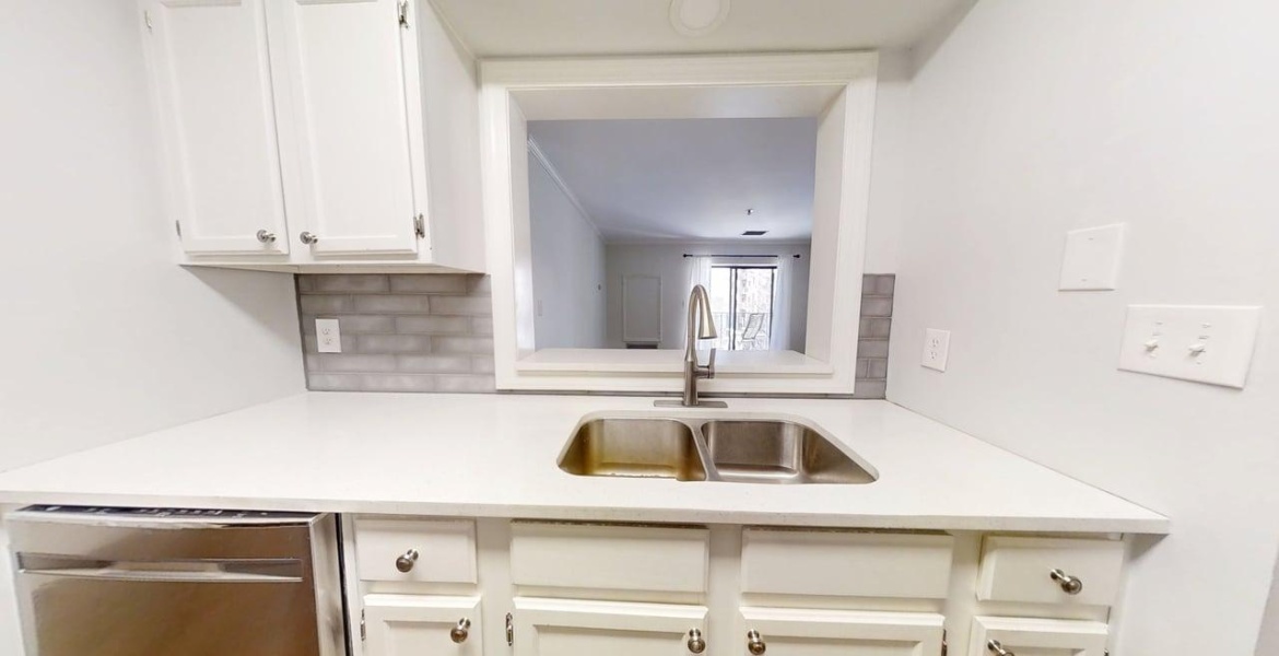 300 Johnson Ferry Rd NE, Sandy Springs, Georgia 30328, ,Condo,For Lease,Johnson Ferry Rd NE,1177