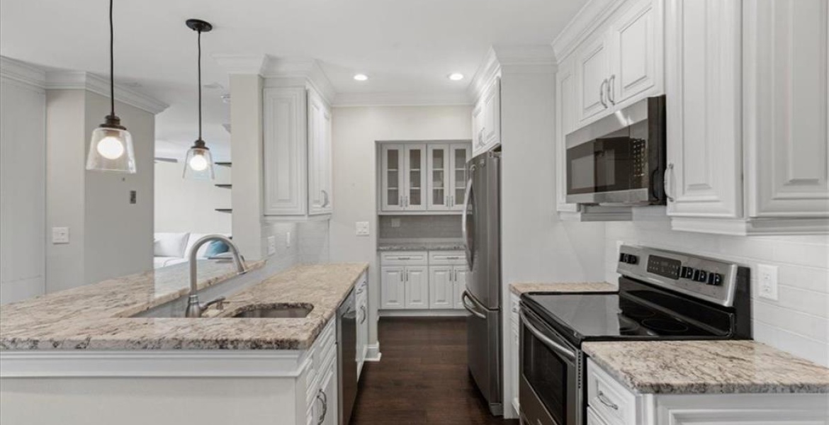 300 Johnson Ferry Rd NE, Sandy Springs, Georgia 30328, ,Condo,For Sale,Johnson Ferry Rd NE,1179