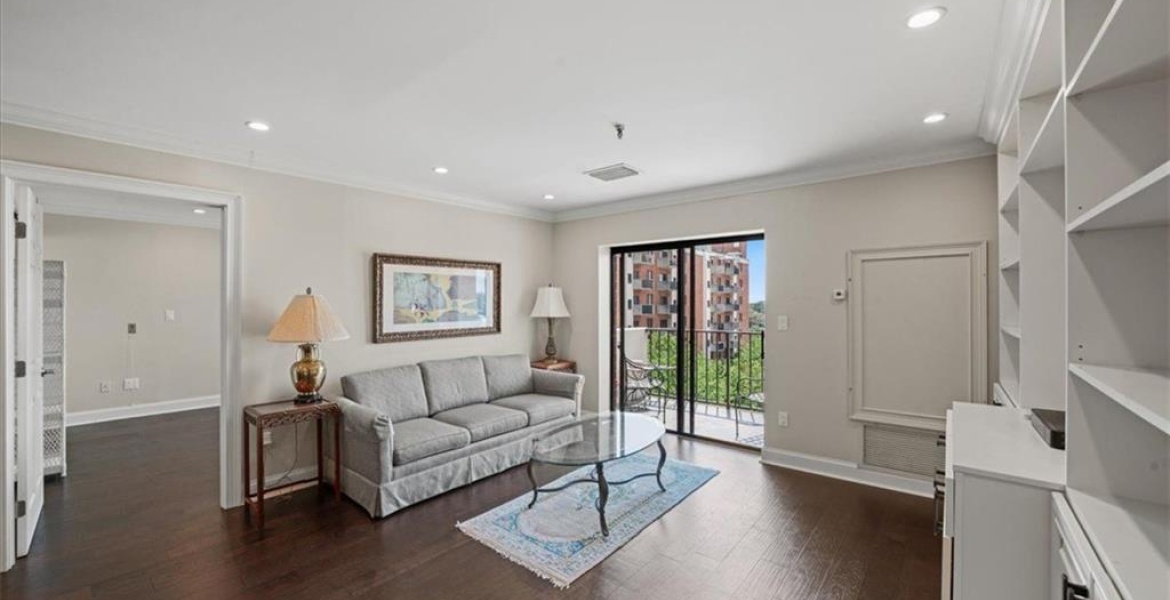 300 Johnson Ferry Rd NE, Sandy Springs, Georgia 30328, ,Condo,For Sale,Johnson Ferry Rd NE,1179