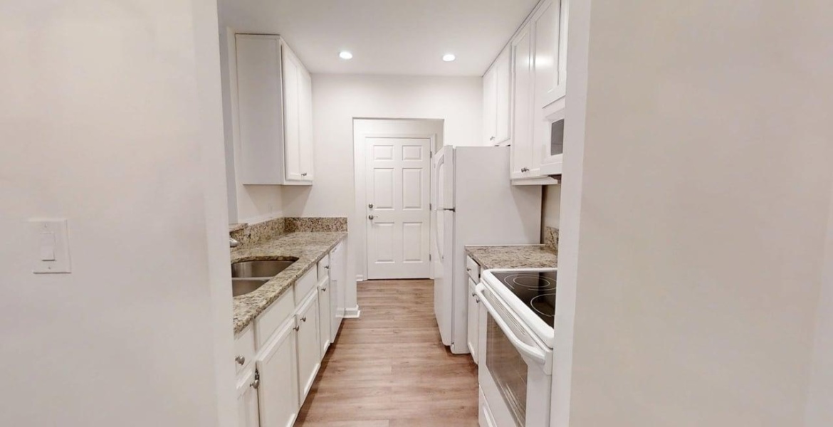 300 Johnson Ferry Rd. NE, Sandy Springs, Georgia 30328, ,Condo,For Sale,Mount Vernon Towers,Johnson Ferry Rd. NE,9,1184