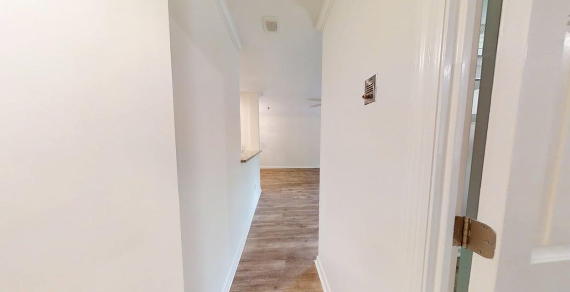 300 Johnson Ferry Rd. NE, Sandy Springs, Georgia 30328, ,Condo,For Sale,Mount Vernon Towers,Johnson Ferry Rd. NE,9,1184