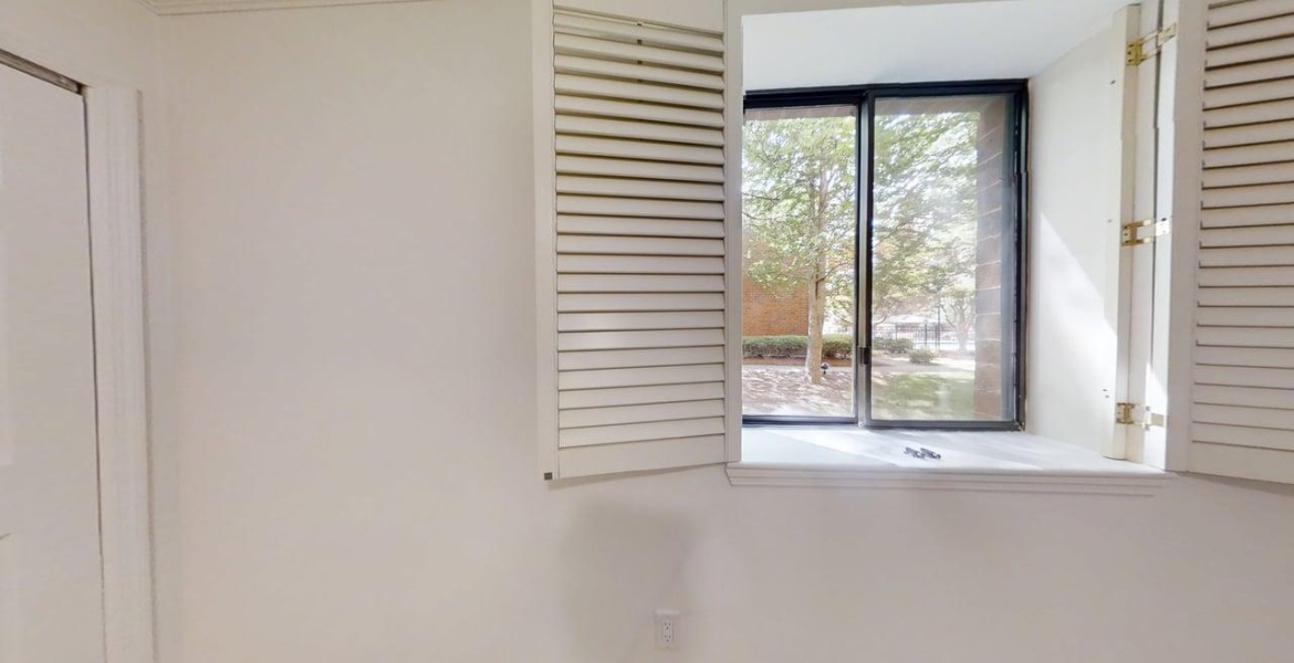 300 Johnson Ferry Rd. NE, Sandy Springs, Georgia 30328, ,Condo,For Sale,Mount Vernon Towers,Johnson Ferry Rd. NE,9,1184