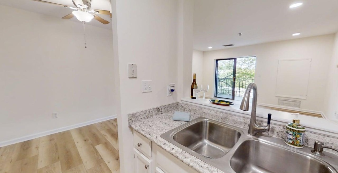 300 Johnson Ferry Rd NE, Sandy Springs, Georgia 30328, ,Condo,For Sale,Johnson Ferry Rd NE,1186