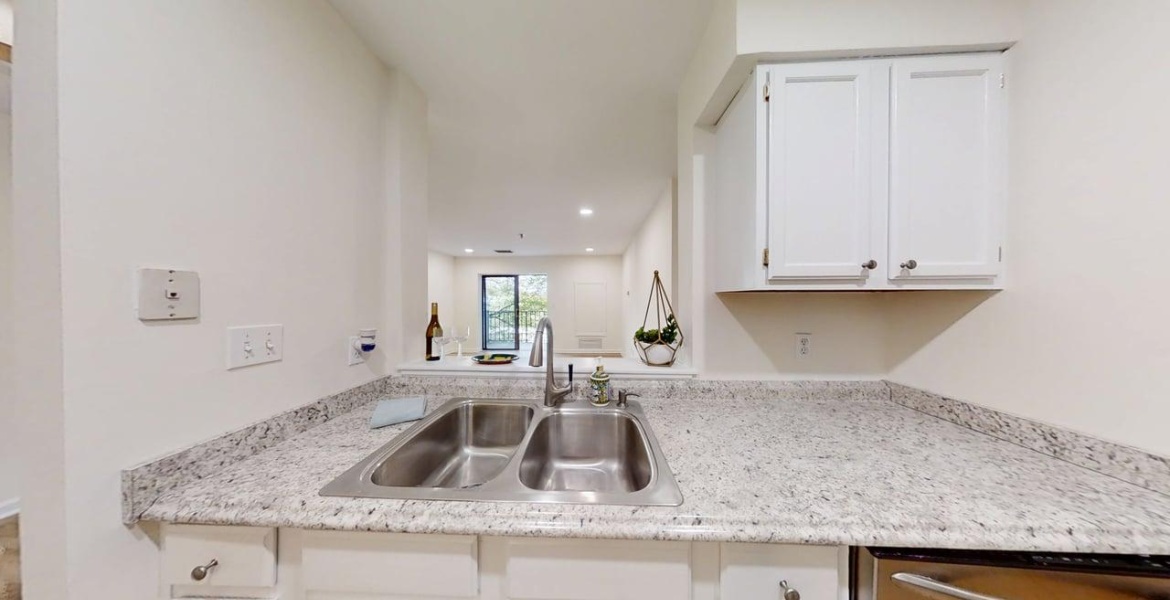 300 Johnson Ferry Rd NE, Sandy Springs, Georgia 30328, ,Condo,For Sale,Johnson Ferry Rd NE,1186