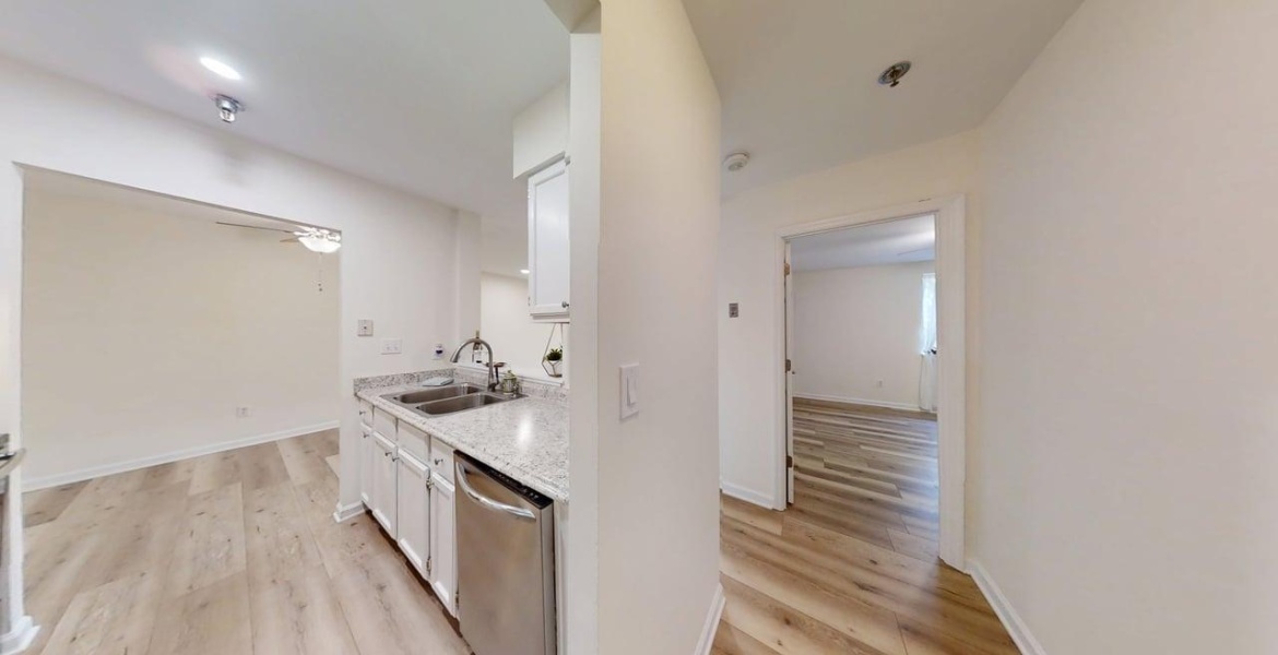 300 Johnson Ferry Rd NE, Sandy Springs, Georgia 30328, ,Condo,For Sale,Johnson Ferry Rd NE,1186